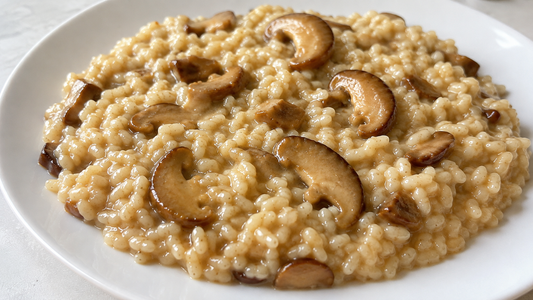 Risotto ai funghi porcini secchi: ricetta facile e cremosa