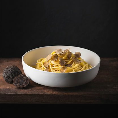Piatto di fettuccine al tartufo nero pasta artigianale Lazio pronta da gustare